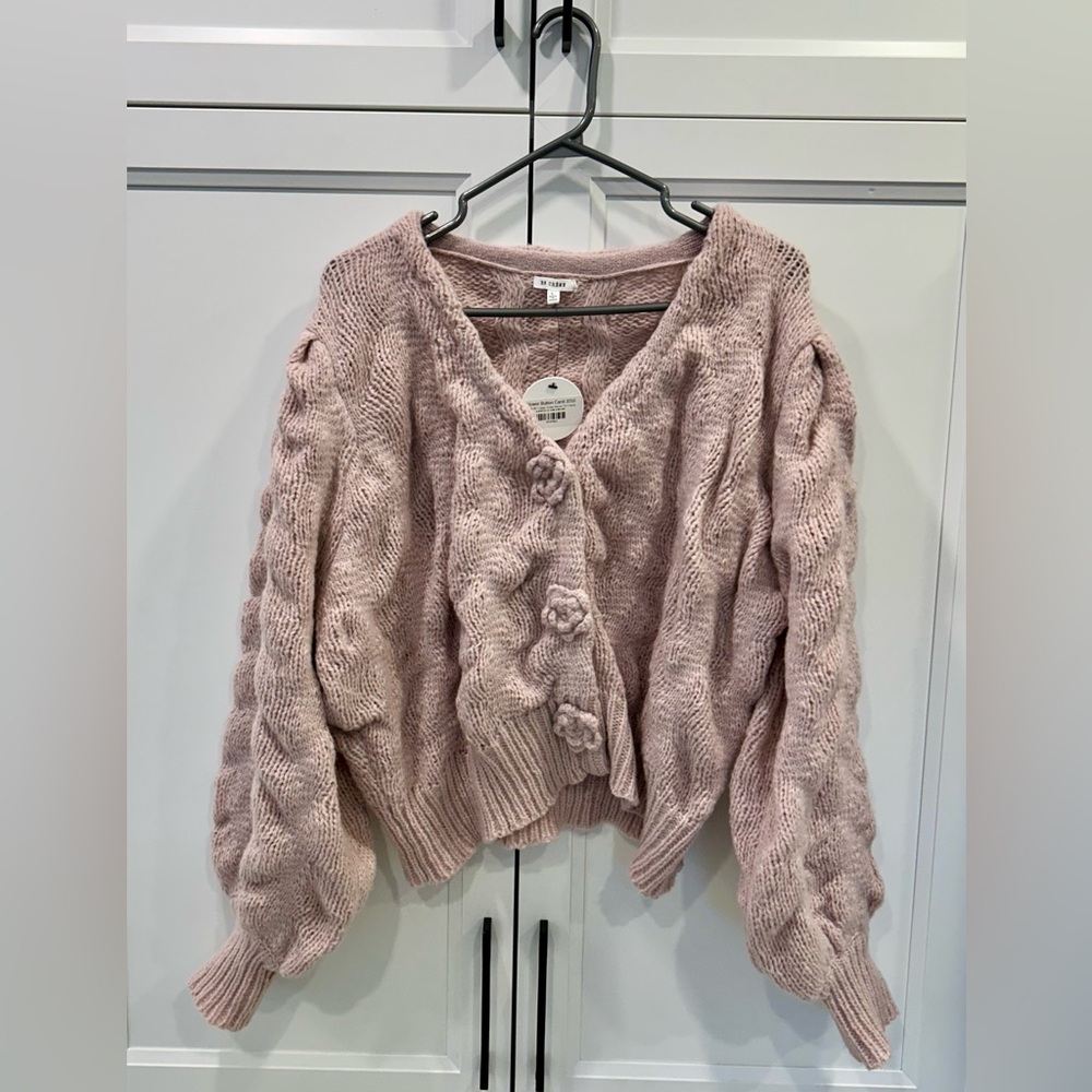 En Crème - Flower Button Cardi in dusty mauve (XL) NWT